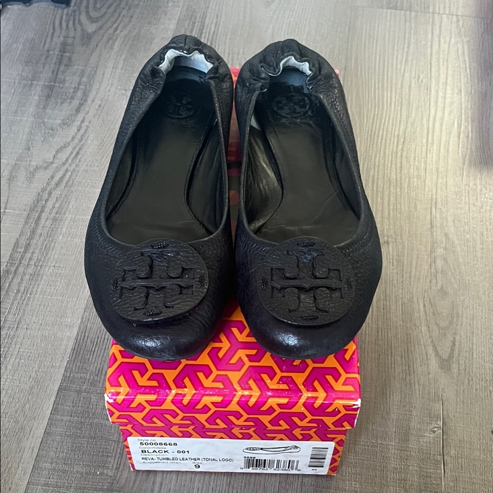Tory Burch Reva Ballet Flats in Black Tumbled Leather Size 9